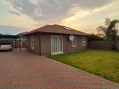 3 Bedroom House For Sale in Benoni - 5EIW.webp