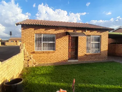 1 Bedroom House For Sale in Randfontein - 4J67.webp