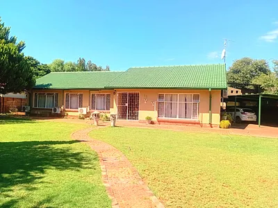 4 Bedroom House For Sale in Kathu - UShz.webp