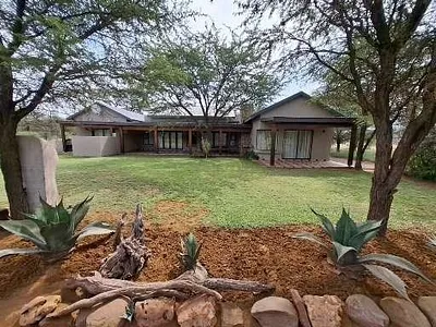 5 Bedroom House For Sale in Kathu - yk5D.webp