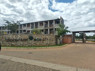 3 Bedroom Apartment For Sale in Pretoria - 4uS5.webp