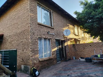 2 Bedroom Apartment For Sale in Pretoria - UyVj.webp