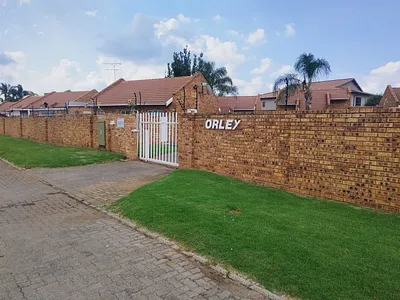 2 Bedroom Townhouse For Sale in Kempton Park - img