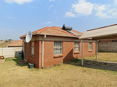 3 Bedroom House For Sale in Centurion - hnkQ.webp