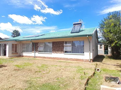 4 Bedroom House For Sale in Carletonville - XL6P.webp