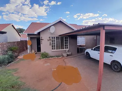 3 Bedroom House For Sale in Kathu - akoS.webp