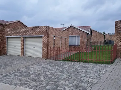 2 Bedroom House For Sale in Kempton Park - 5xUH.webp