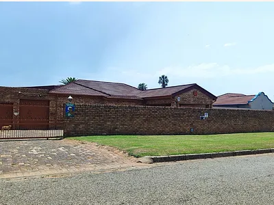3 Bedroom House For Sale in Springs - jpAT.webp