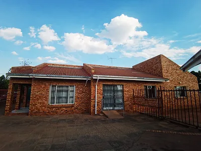 4 Bedroom House For Sale in Soshanguve - Sld1.webp