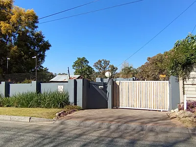 4 Bedroom House For Sale in Johannesburg - uFyw.webp