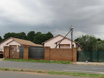2 Bedroom Townhouse For Sale in Roodepoort - zHsh.webp