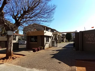 2 Bedroom Apartment For Sale in Roodepoort - i0iV.webp