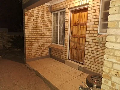 2 Bedroom Apartment For Sale in Roodepoort - 6LvN.webp