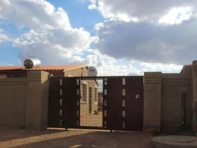 3 Bedroom House For Sale in Soweto - 07KQ.webp