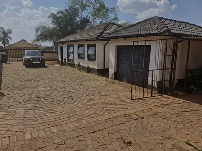 3 Bedroom House For Sale in Akasia - V2OI.webp