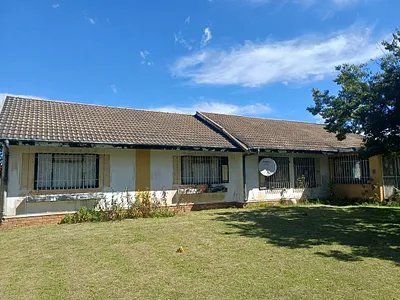 4 Bedroom House For Sale in Grootvlei - 55K8.webp