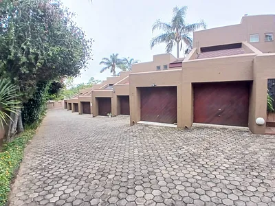 3 Bedroom Townhouse For Sale in Roodepoort - eIFh.webp