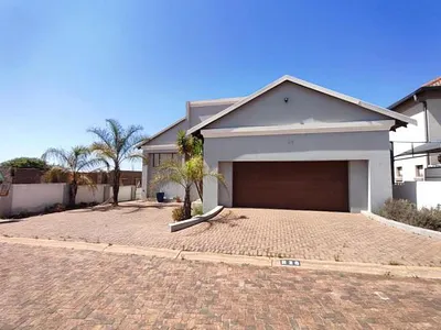 3 Bedroom House For Sale in Bronkhorstspruit - 87pX.webp