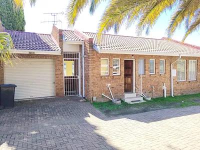 3 Bedroom Townhouse For Sale in Kempton Park - NZyV.webp