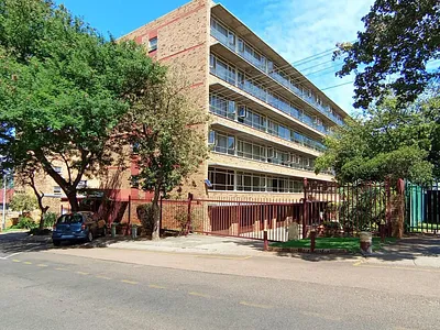 3 Bedroom Apartment For Sale in Pretoria - img