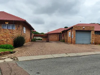 2 Bedroom Townhouse To Rent in Kempton Park - KlgP.webp