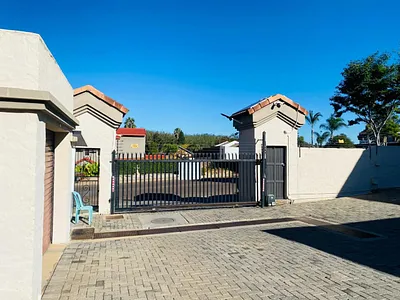 2 Bedroom Townhouse For Sale in Pretoria - nzlF.webp