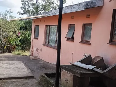 4 Bedroom House For Sale in Port Shepstone - YRDn.webp