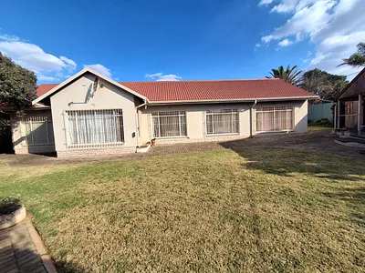 3 Bedroom House For Sale in Helikonpark, Randfontein - A81m.webp