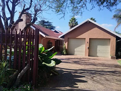 4 Bedroom House For Sale in Kempton Park - uKyl.webp