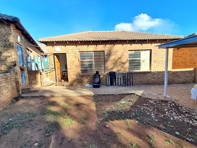 2 Bedroom Townhouse For Sale in Randfontein - El3S.webp