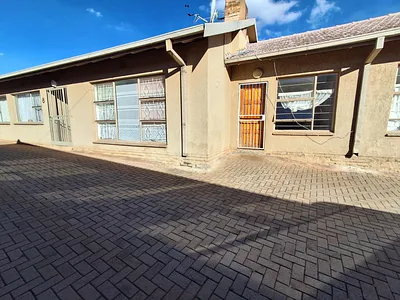 3 Bedroom Townhouse For Sale in Randfontein - 5BE9.webp