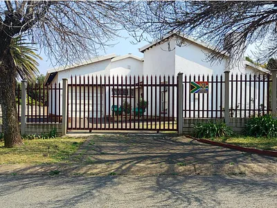 4 Bedroom House For Sale in Nigel - Ywgy.webp