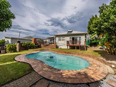 3 Bedroom House For Sale in East London - img