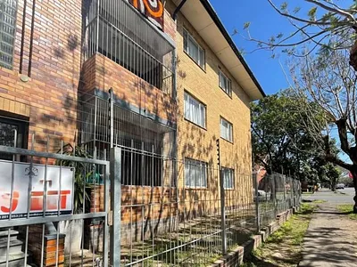 3 Bedroom Apartment To Rent in East London - u4m1.webp