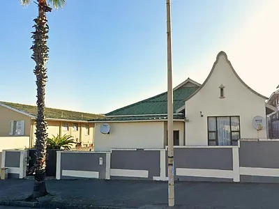 1 Bedroom Apartment To Rent in Quigney, East London - SwMn.webp