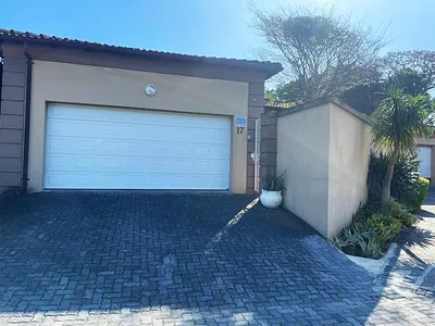 3 Bedroom Townhouse To Rent in Bonza Bay, East London - RZWM.webp