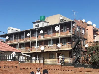 Apartment To Rent in Yeoville, Johannesburg - 9gkD.webp