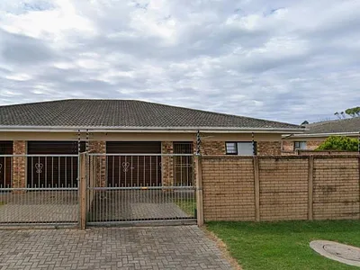 2 Bedroom Apartment To Rent in Gonubie, East London - l417.webp