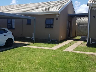 2 Bedroom Townhouse To Rent in Gonubie, East London - AJKn.webp