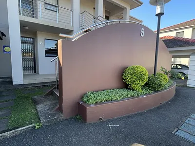 3 Bedroom Townhouse To Rent in Nahoon, East London - kON9.webp