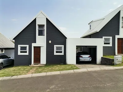 3 Bedroom Townhouse To Rent in Sunnyridge, East London - MQ4S.webp