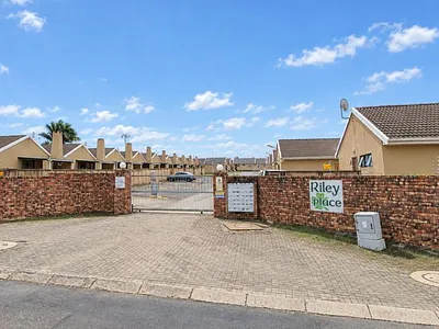 2 Bedroom Townhouse To Rent in Gonubie, East London - 6hPd.webp