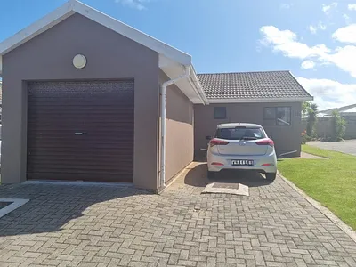 2 Bedroom Townhouse To Rent in Gonubie, East London - m2k3.webp