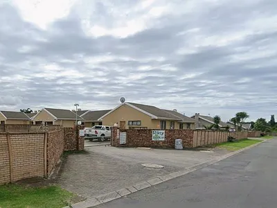 2 Bedroom Townhouse To Rent in Gonubie, East London - lNpM.webp