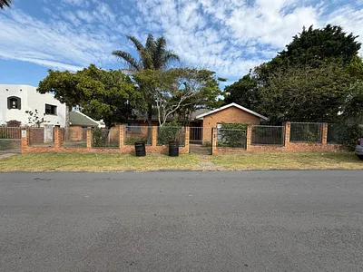 3 Bedroom House To Rent in Gonubie, East London - 7SQc.webp