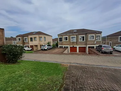 3 Bedroom Townhouse To Rent in East London - NeyM.webp