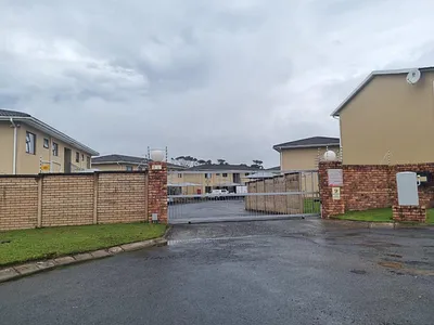 2 Bedroom Apartment To Rent in East London - 38B3.webp