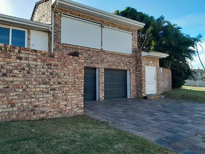 3 Bedroom House To Rent in East London - Zs7I.webp