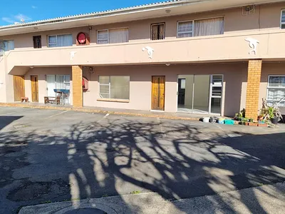 2 Bedroom Apartment To Rent in East London - xVp8.webp