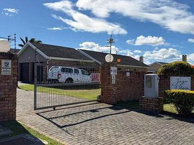 2 Bedroom Townhouse To Rent in East London - TZp7.webp